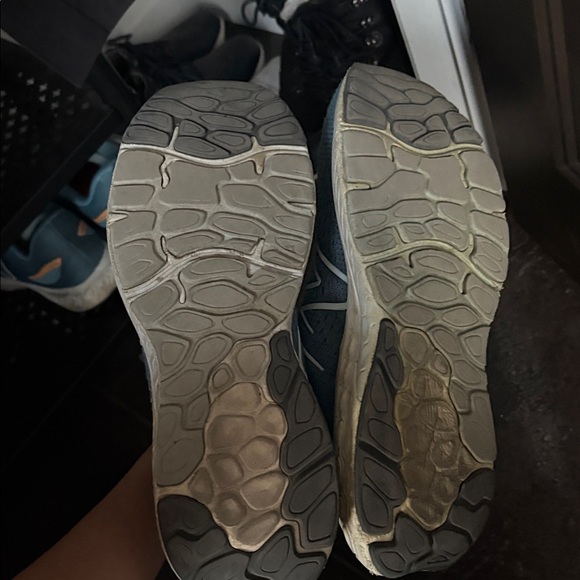 New Balance Blue Athletic Shoes with Cushioned Sole fresh and foam 880 - Picture 10 of 12